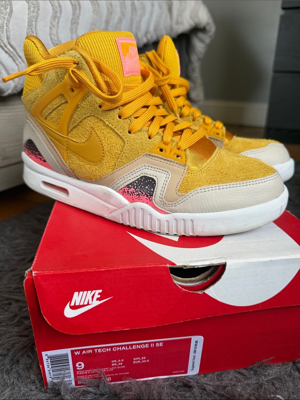 Women’s Nike size 9